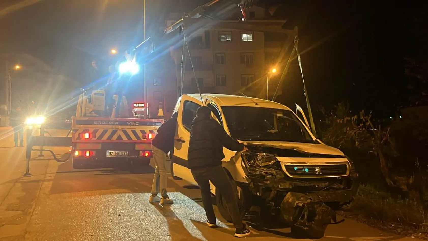 Kamyonet şarampole yuvarlandı: 1 yaralı