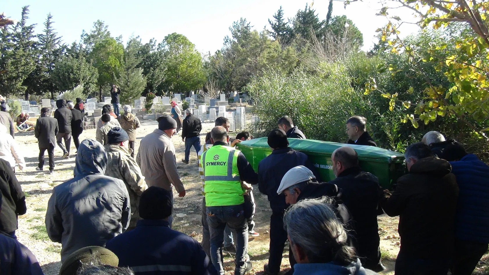 Yangında ölen 2 kardeşe acı veda: Aynı tabutla getirilip aynı kabre defnedildiler