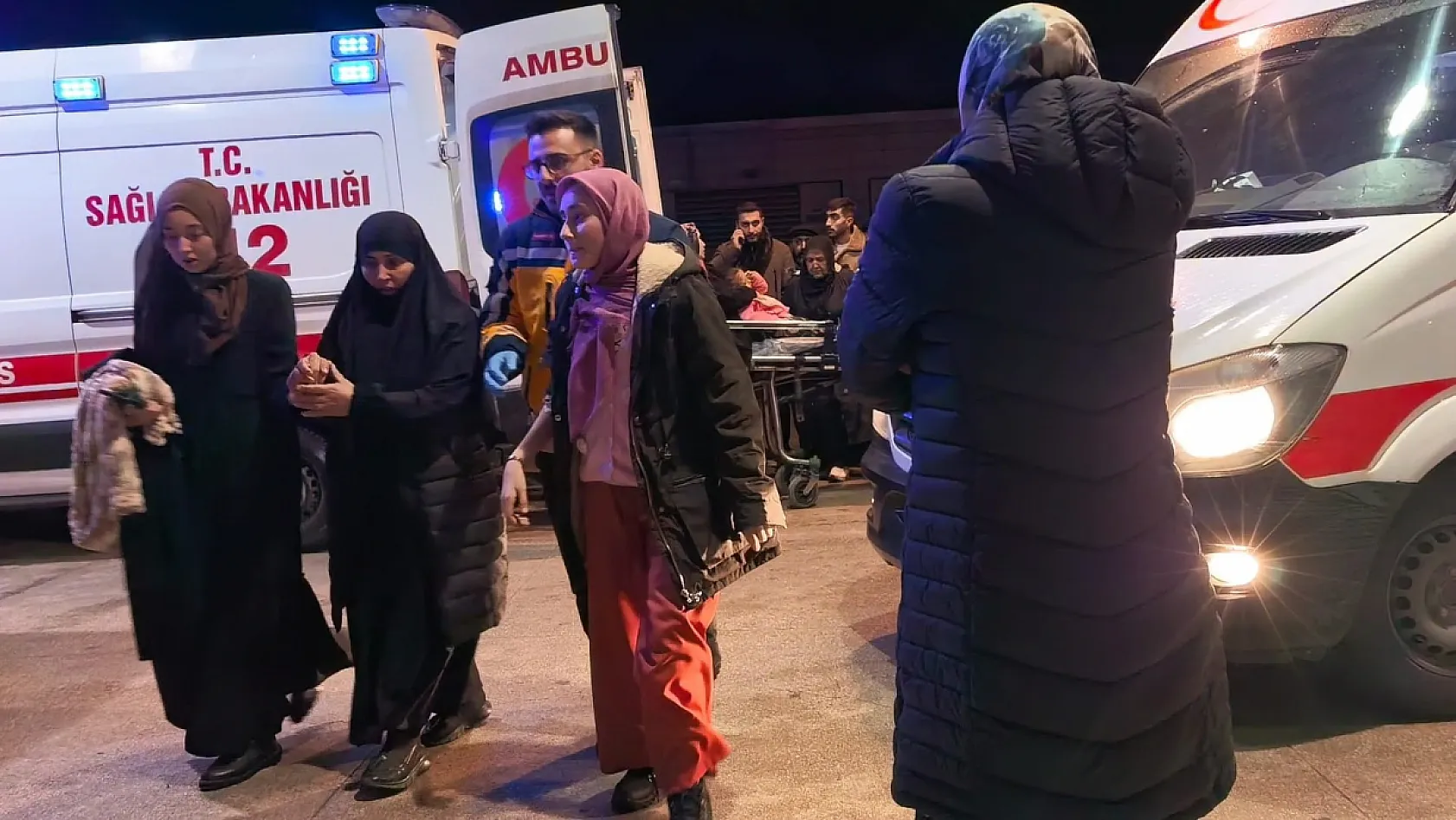 Kaygan zeminde kontrolü kaybedip kazaya neden oldu: 3'ü çocuk 7 kişi yaralandı