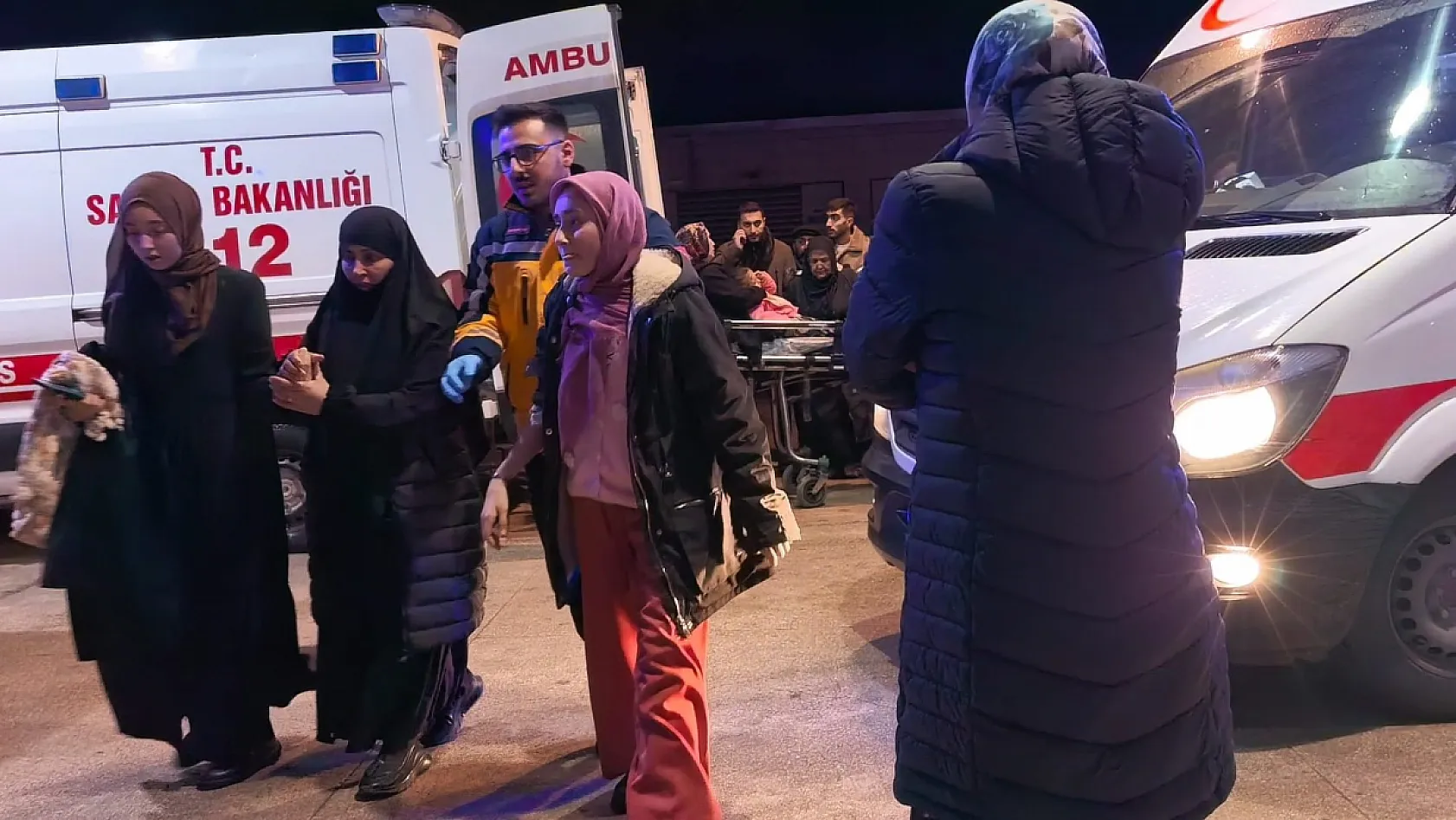 Kaygan zeminde kontrolü kaybedip kazaya neden oldu: 3'ü çocuk 7 kişi yaralandı
