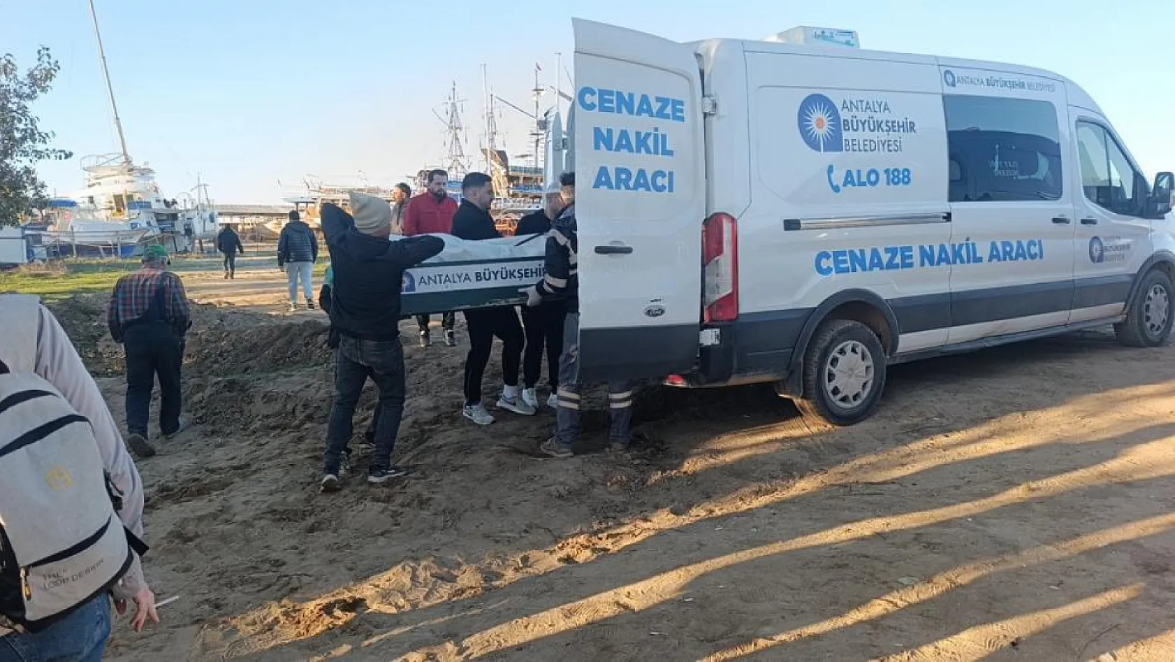 Balıkçı Teknesi Yanında Su İçinde Ceset: 54 Yaşındaki Adam Ölü Bulundu