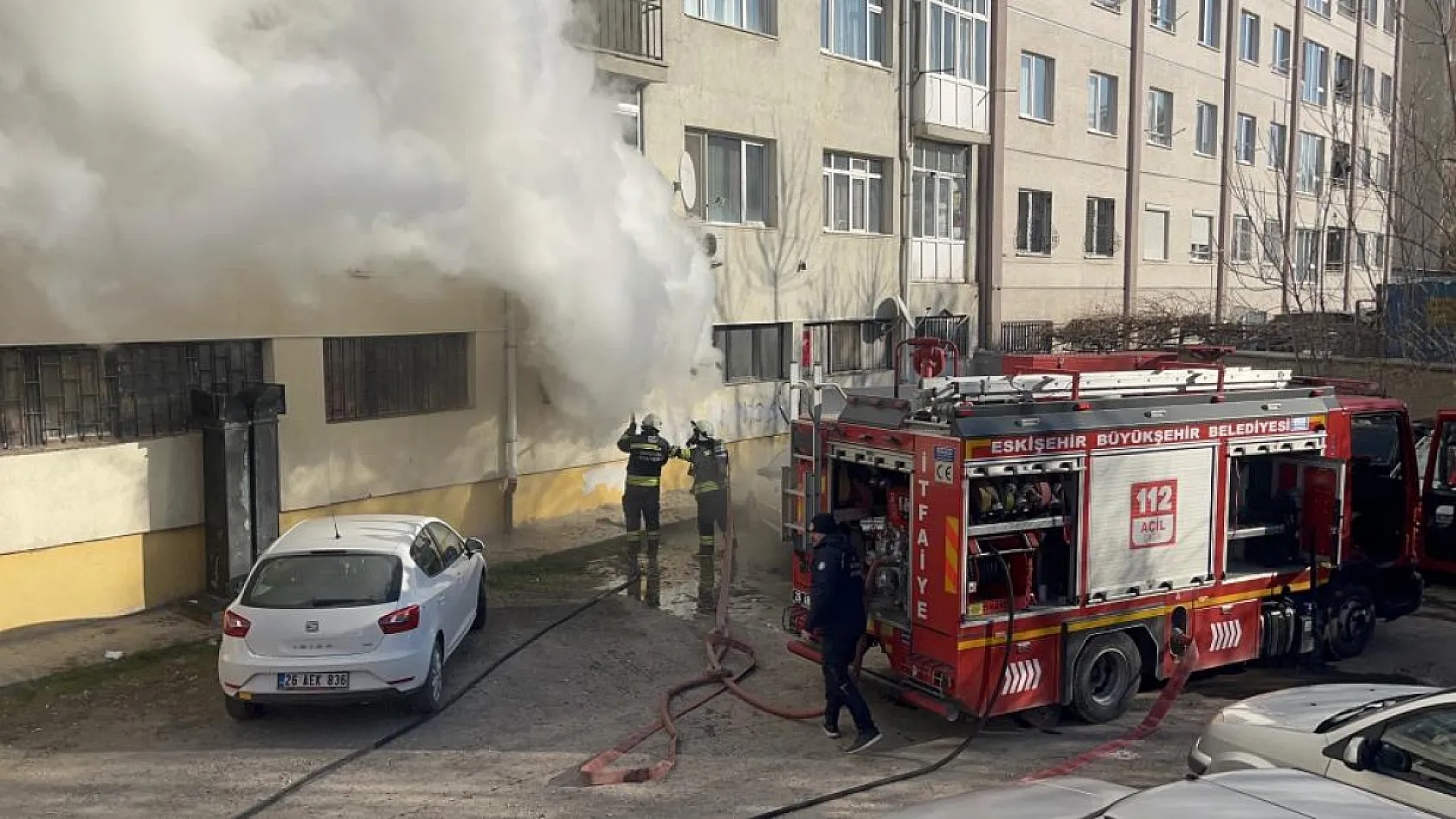 Kediler ısınsın diye kullanılan elektrikli ısıtıcı yangına sebep oldu