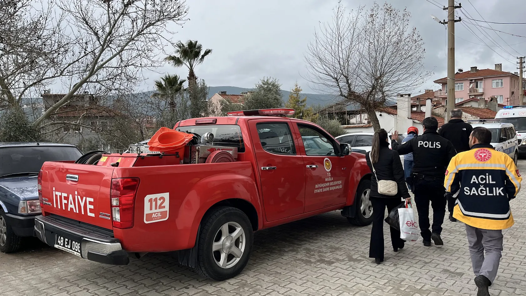 Menteşe'de komşular tüten bacayı yangın sandı, ekipler alarma geçti