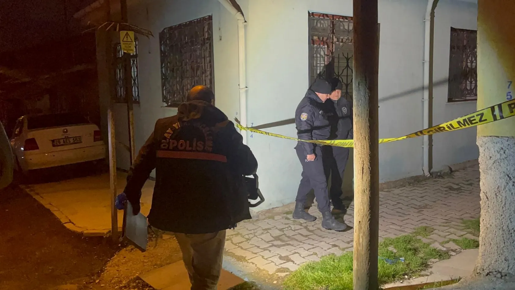 Cinayet işlediğini ihbar etti, belirttiği adrese uzun namlulu silahlarla girildi