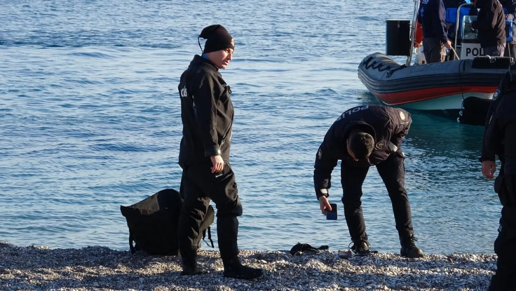 Balık Tutan İki Arkadaşın Oltasına Erkek Cesedi Takıldı