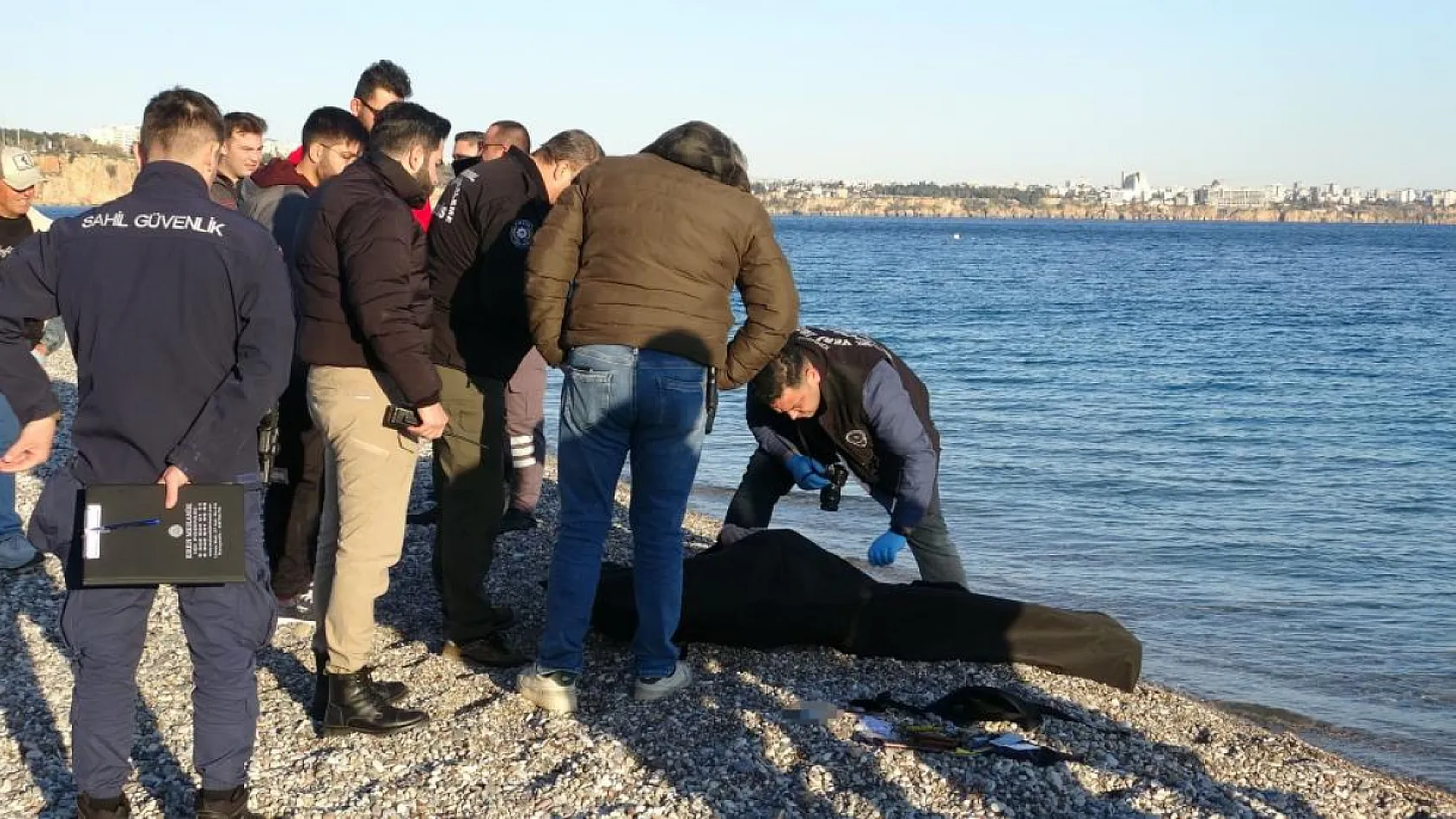 Balık Tutan İki Arkadaşın Oltasına Erkek Cesedi Takıldı