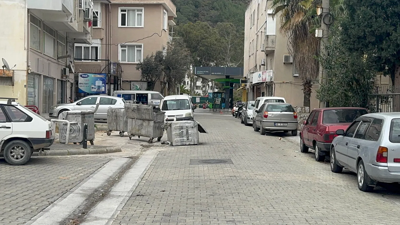 Marmaris'te fırtına etkisini göstermeye devam ediyor