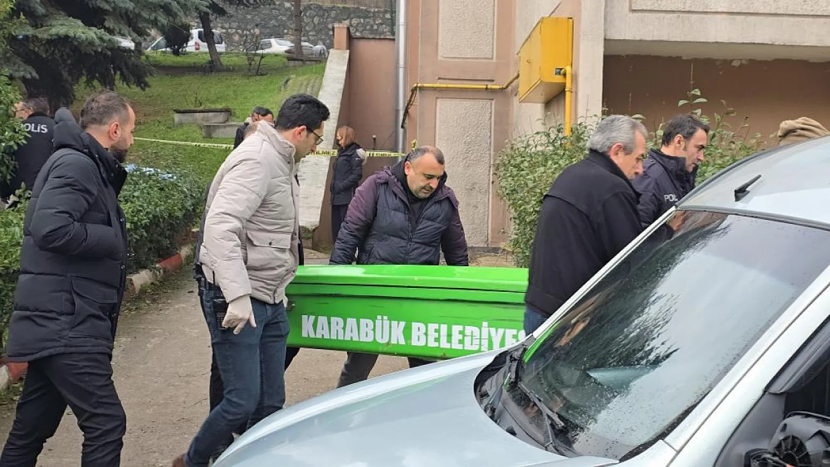 5. kattan düşen yaşlı kadın yaşamını yitirdi