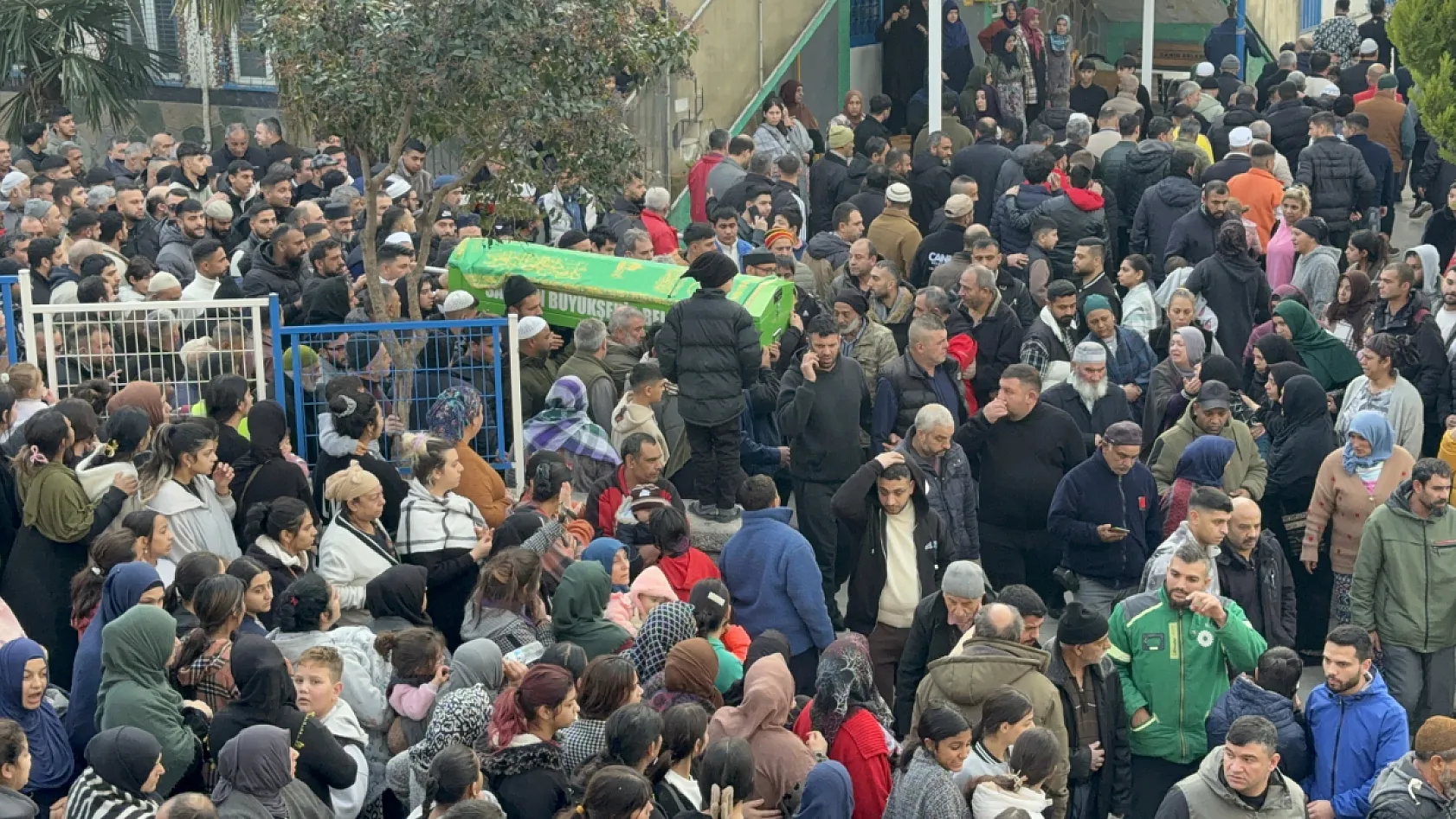 Boğazı kesilerek öldürülen pazarcı toprağa verildi