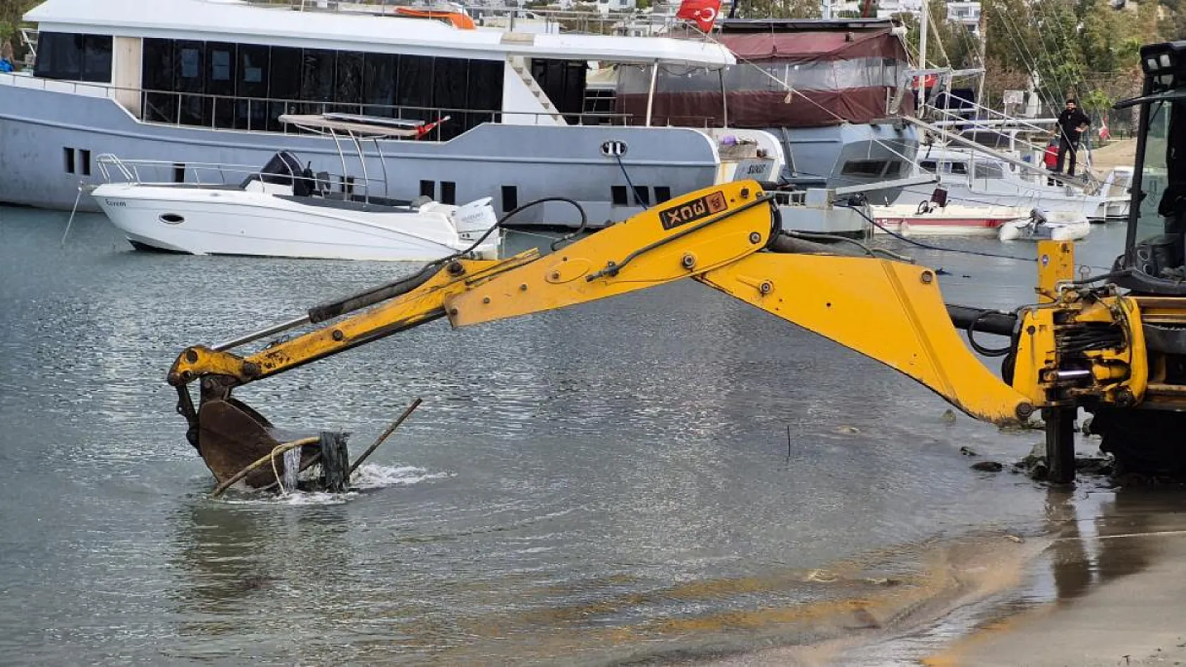 Bodrum'da 100 tekne koydan kaldırıldı