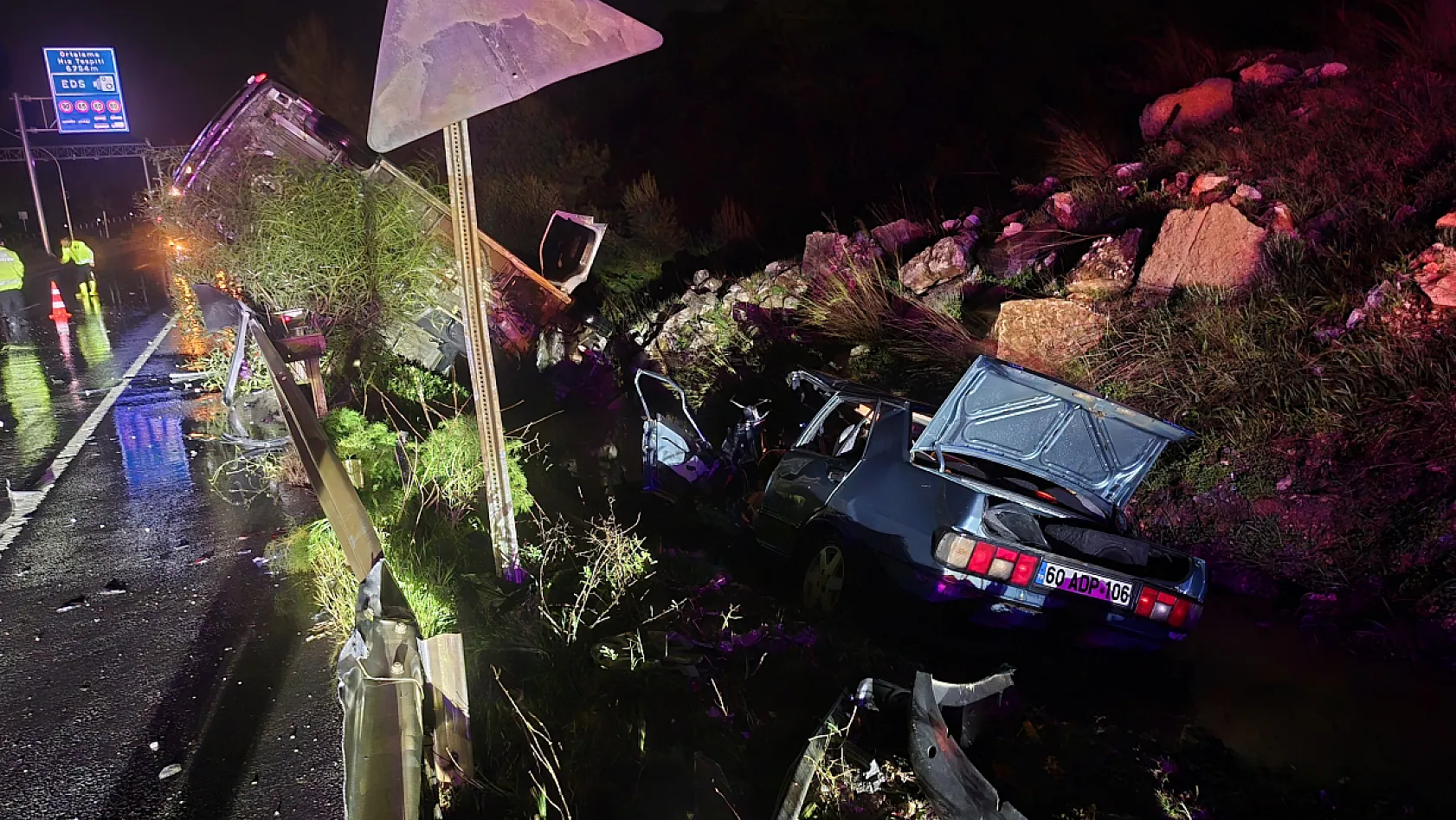 Bodrum'da zincirleme trafik kazası: Karayolu savaş alanına döndü 3 yaralı