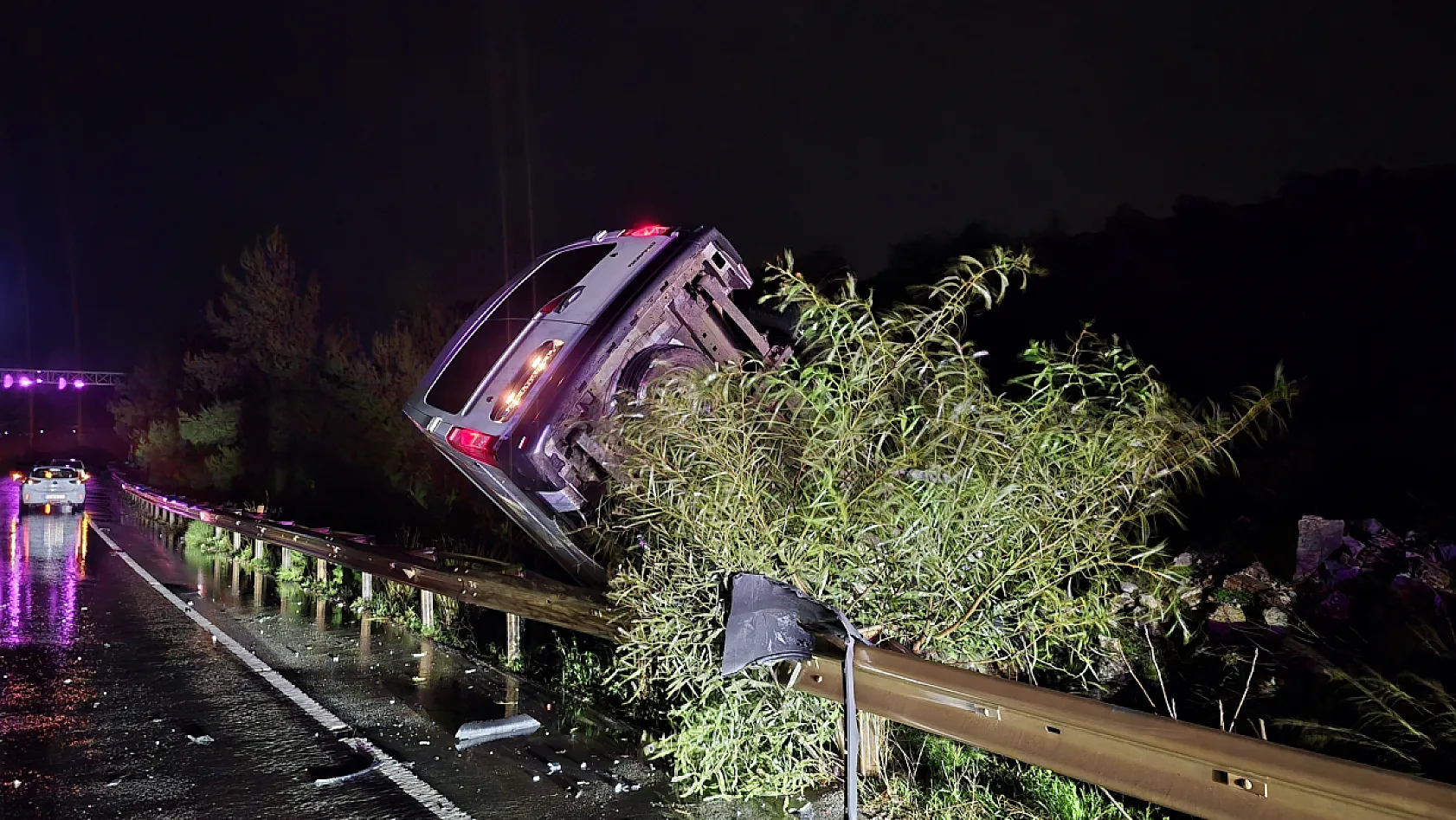 Bodrum'da zincirleme trafik kazası: Karayolu savaş alanına döndü 3 yaralı