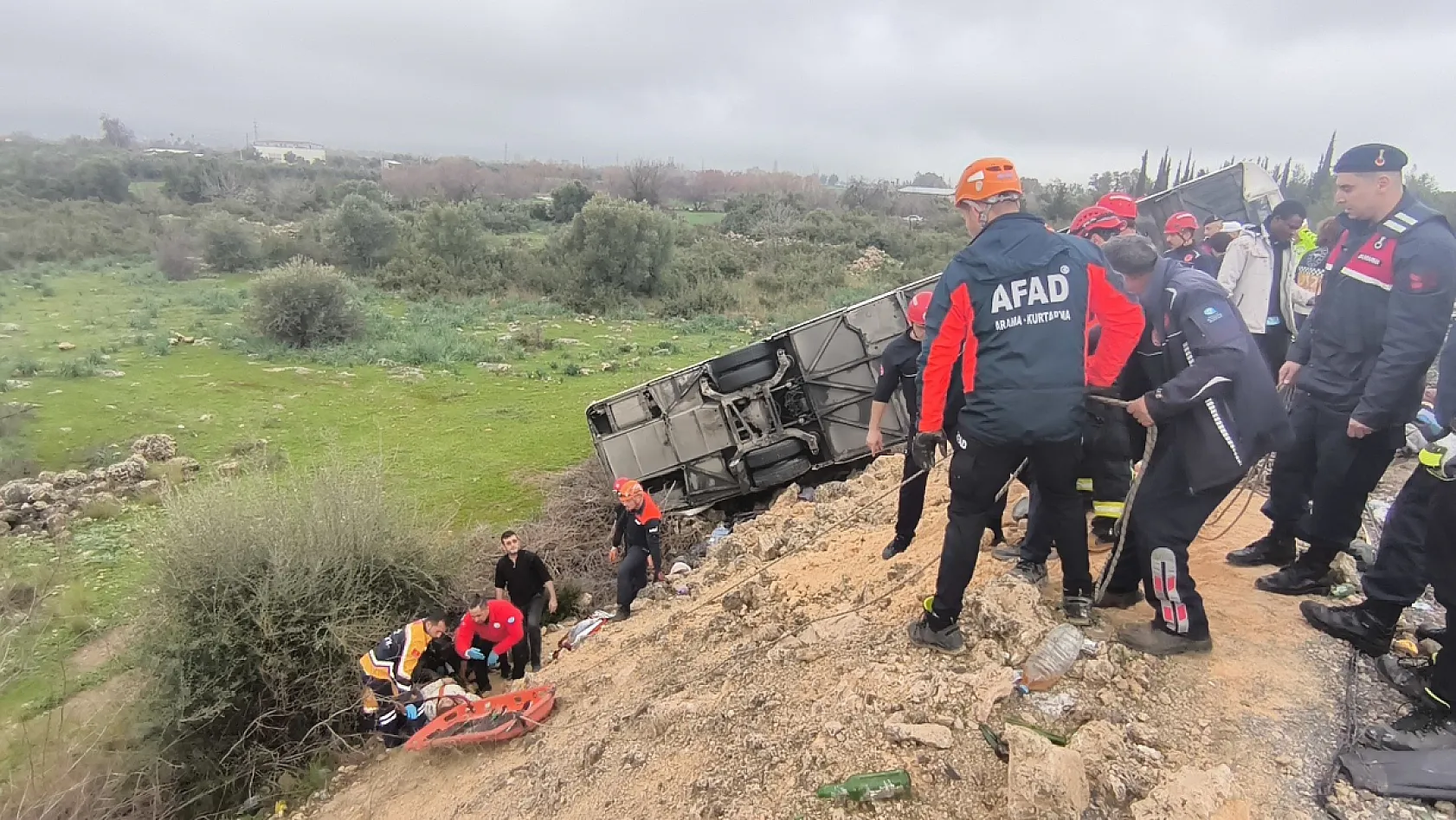 Antalya'da yolcu otobüsü şarampole yuvarlandı: 8 ölü, 26 yaralı