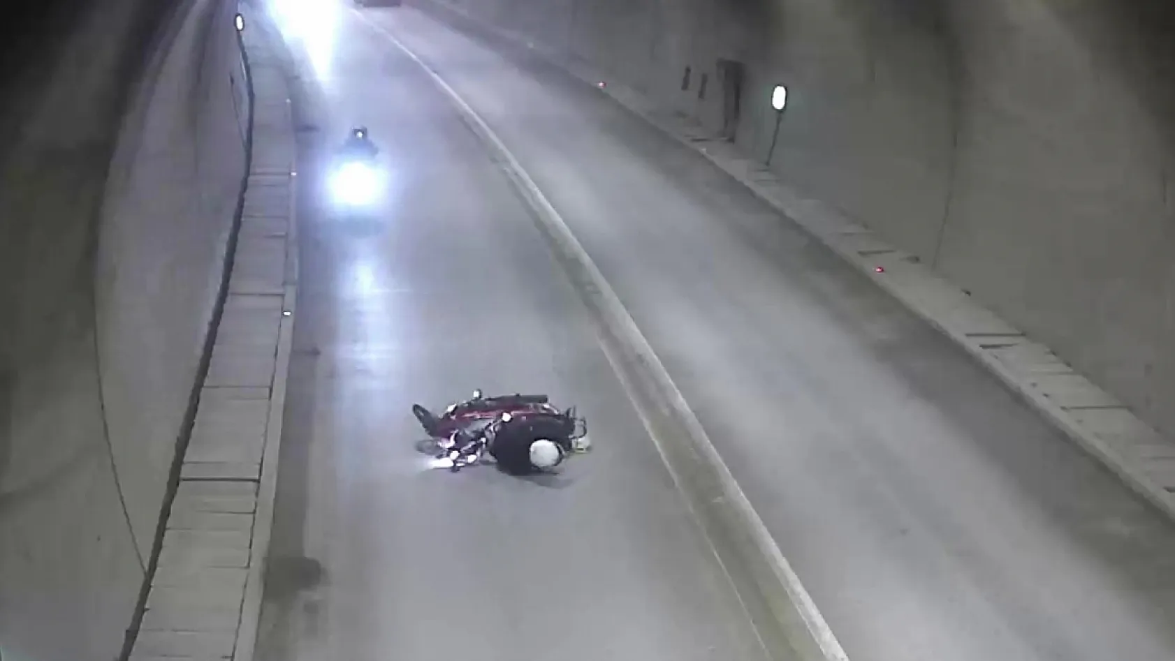 Tünelde motosikletten düşüp metrelerce sürüklendi