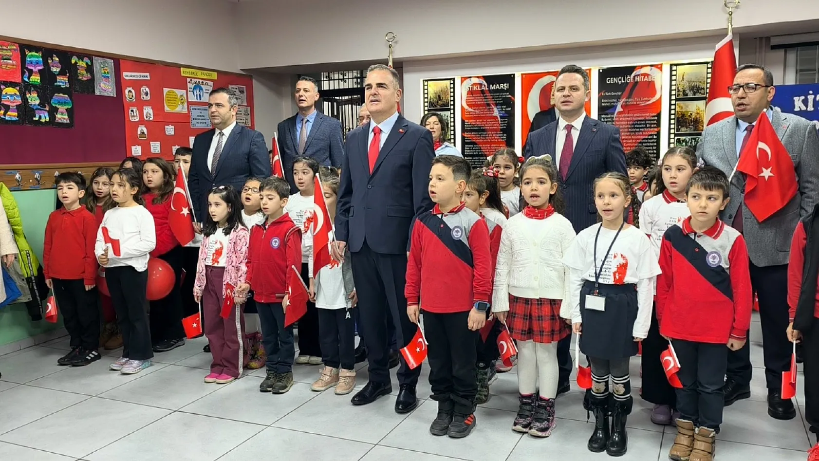 Muğla'da ikinci dönemin ilk dersinin konusu 'Bayrak'