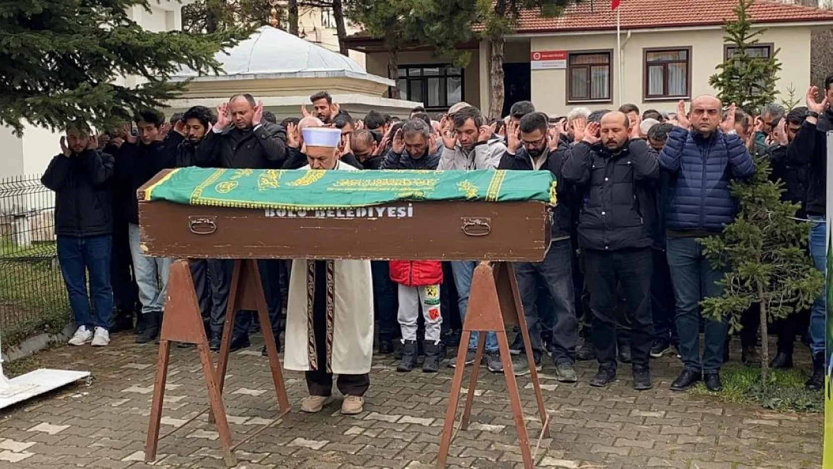 Muğla'daki trafik kazasında yaşamını yitiren motosikletli Bolu'da toprağa verildi
