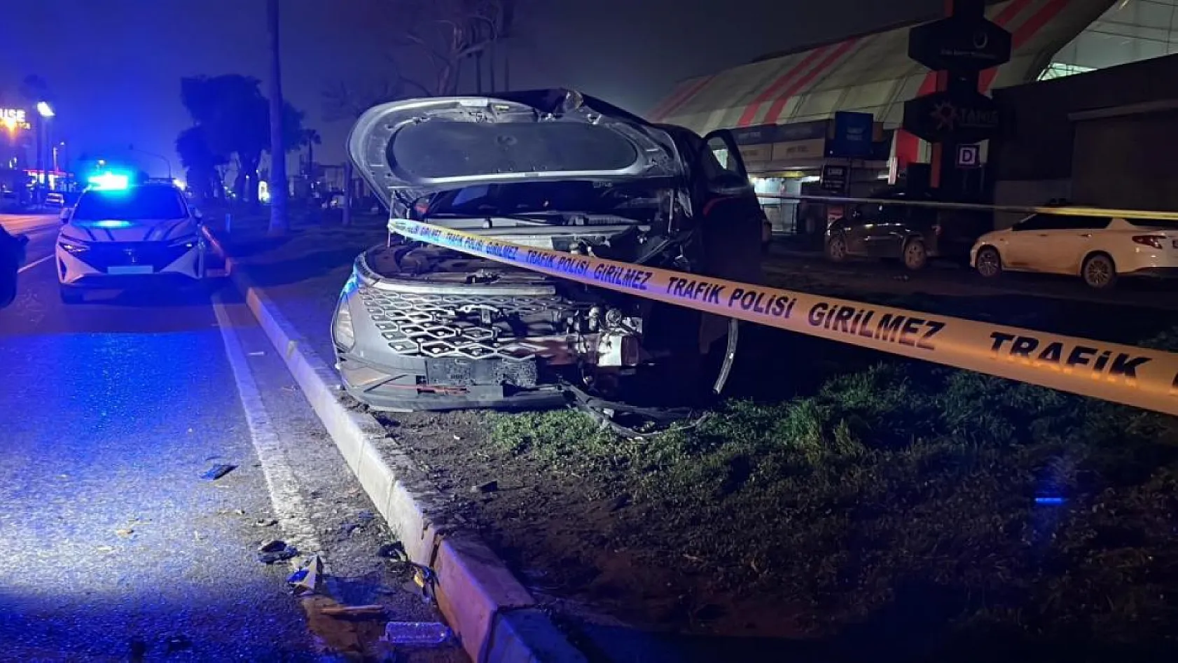 Araç yaya geçidinden geçmek isteyen vatandaşlara çarptı: 3 ölü, 3 yaralı
