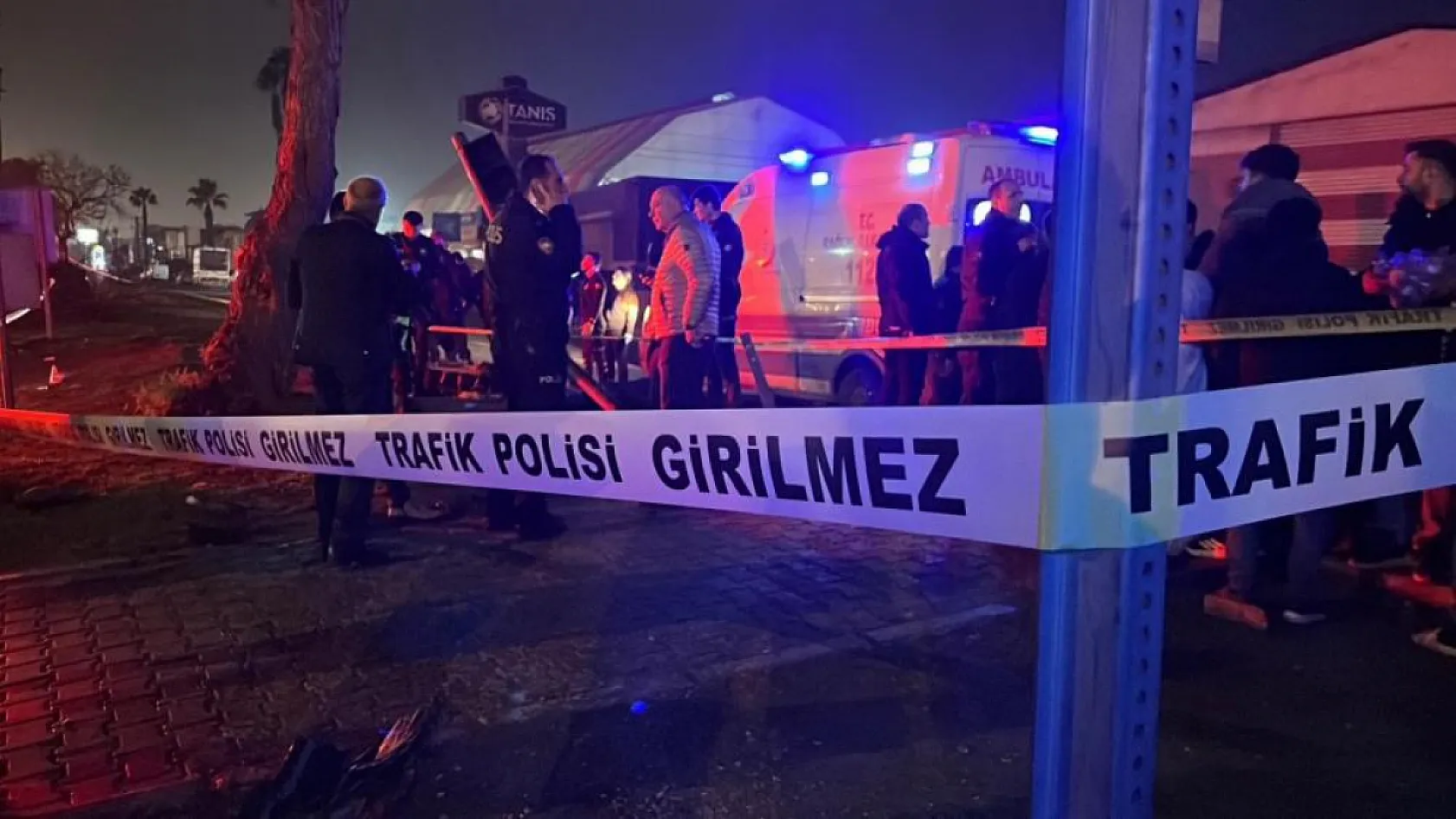 Araç yaya geçidinden geçmek isteyen vatandaşlara çarptı: 3 ölü, 3 yaralı