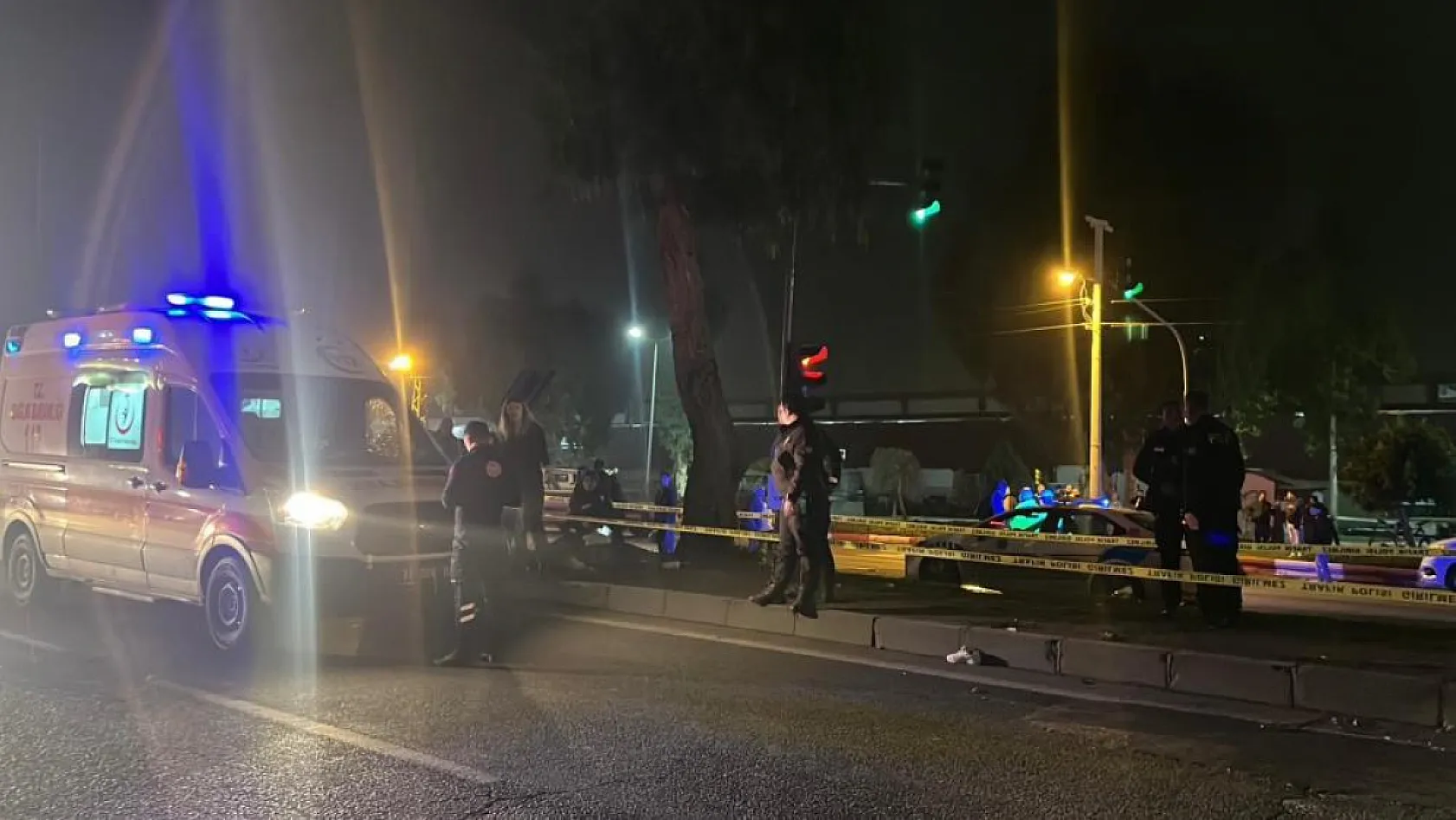 Araç yaya geçidinden geçmek isteyen vatandaşlara çarptı: 3 ölü, 3 yaralı