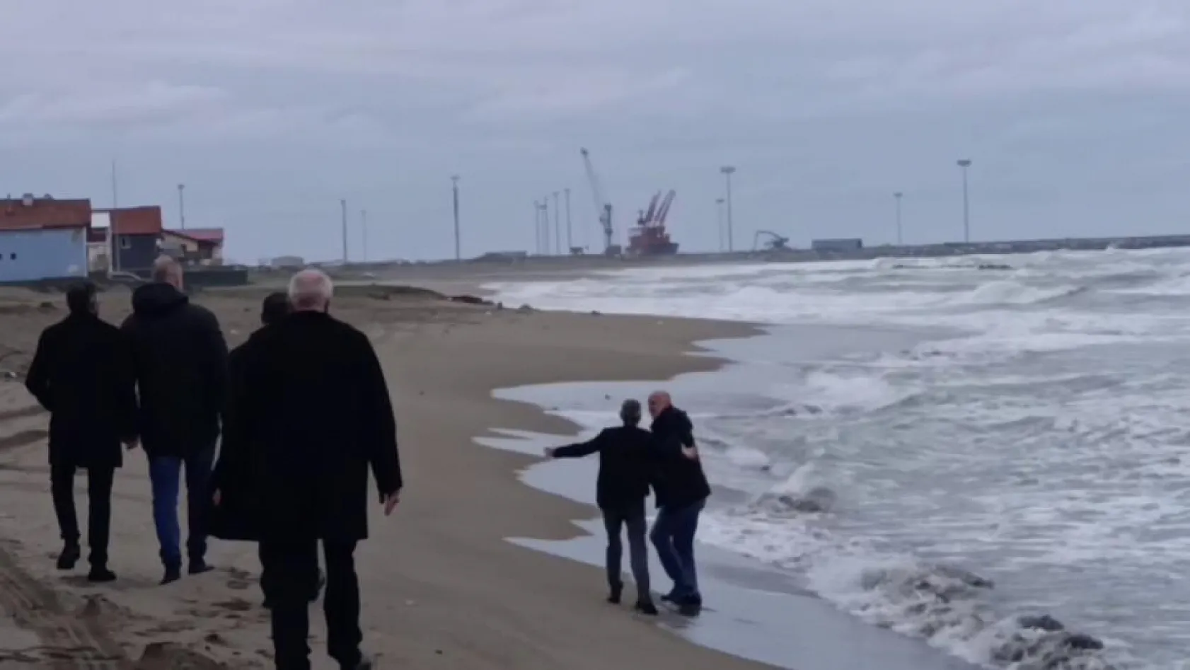 Telefonda başladı, sahilde bitti: Cinnet anlarında film gibi ikna operasyonu