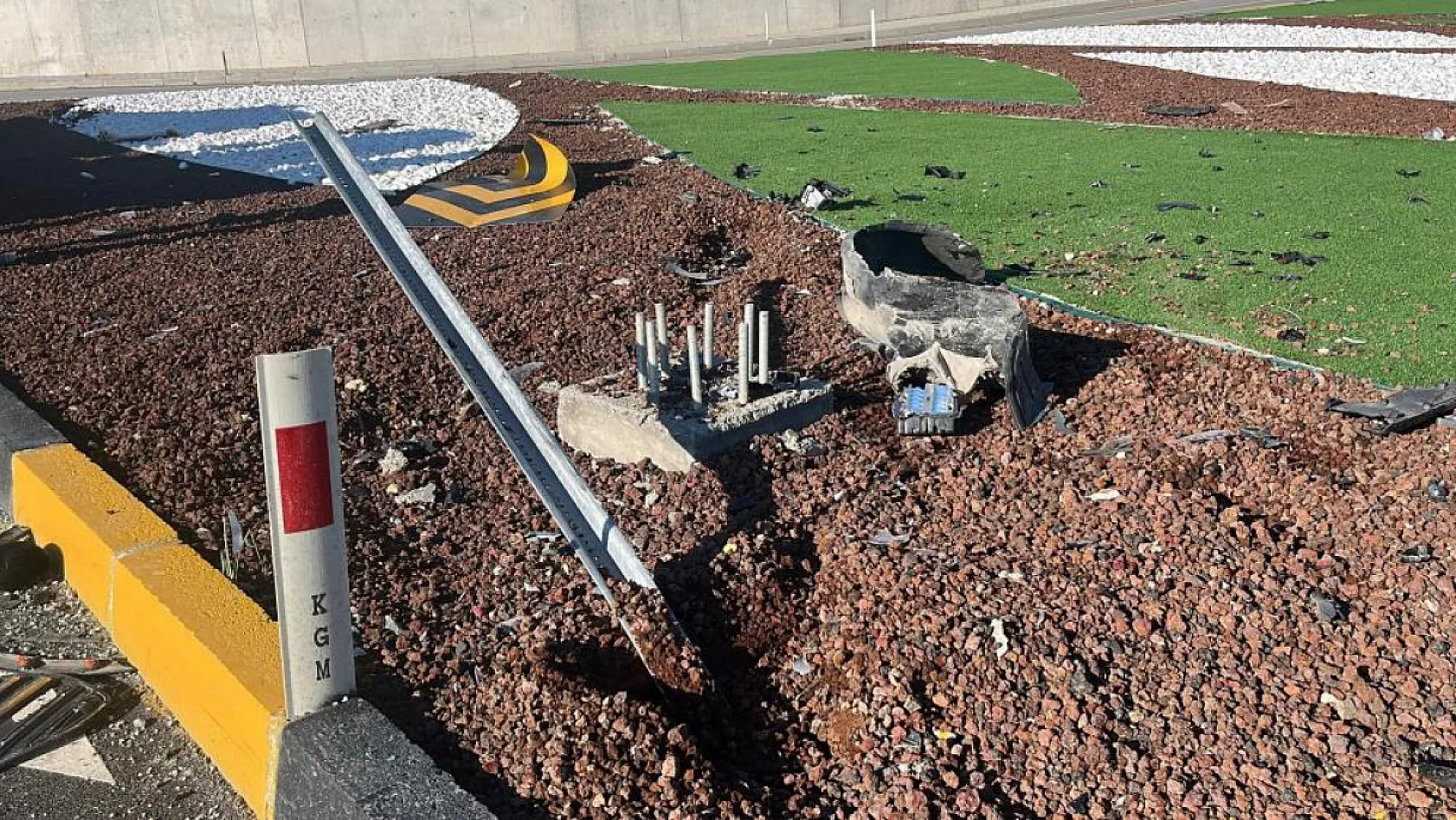 SUV araç ile otomobil çarpıştı: 3 yaralı