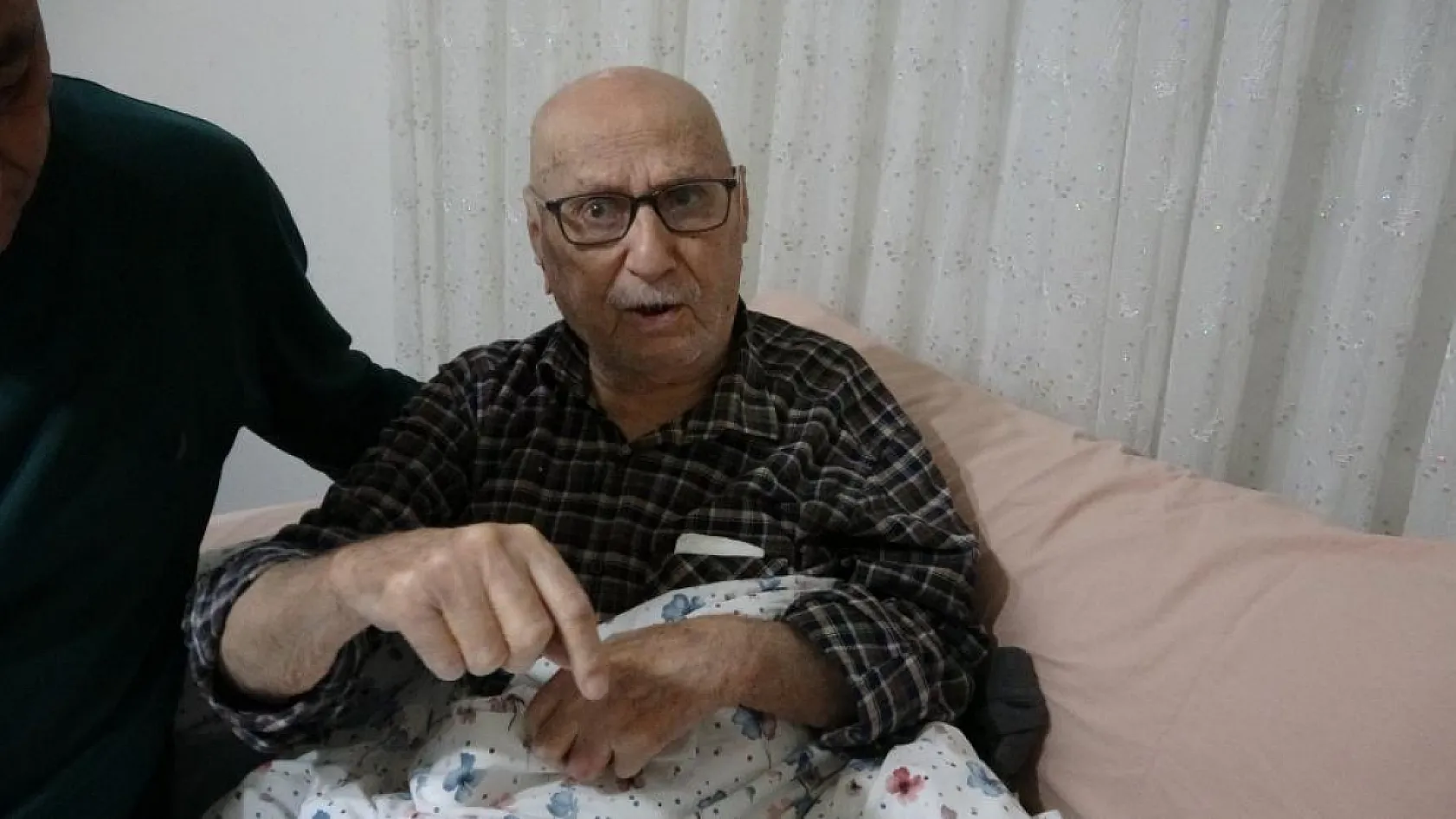Depremde Ailesini Enkazdan Çıkardı: Acıyı Gözyaşlarıyla Anlattı
