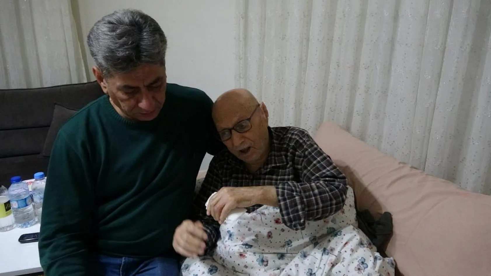 Depremde Ailesini Enkazdan Çıkardı: Acıyı Gözyaşlarıyla Anlattı