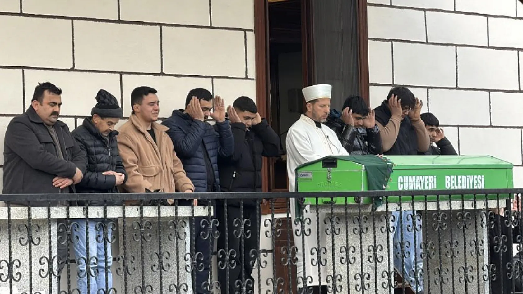 Emekli polisin öldürdüğü karısı son yolculuğuna uğurlandı