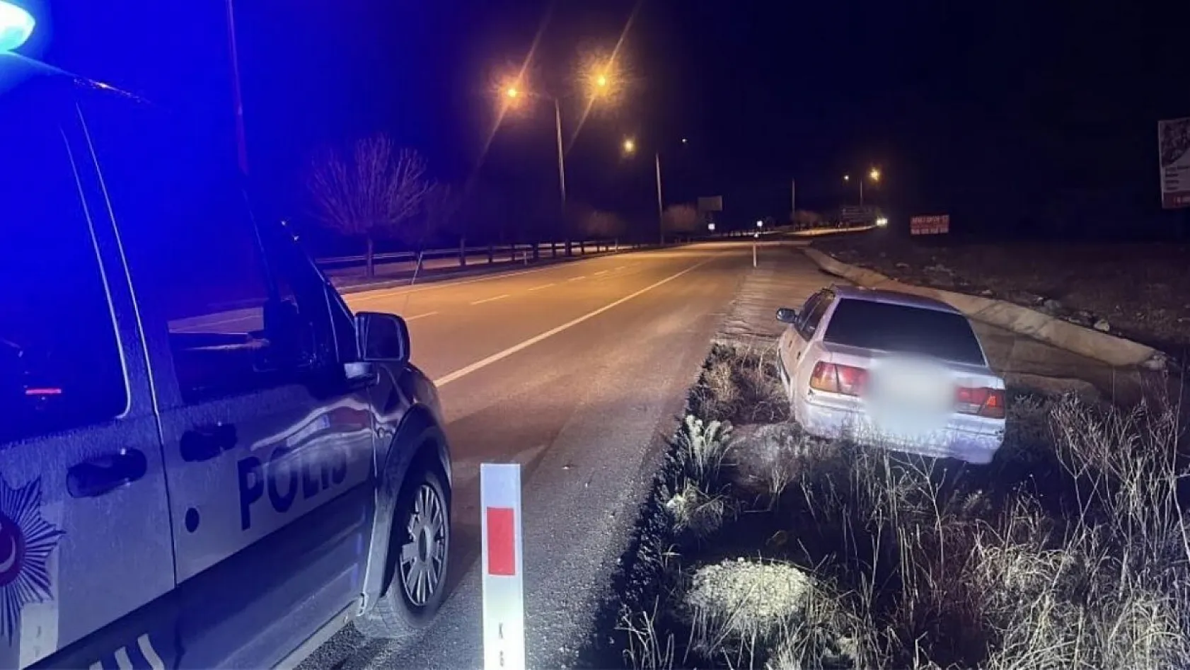 Burdur Fethiye Yolu'nda Uygulama Noktasından Kaçmak İsteyen Alkollü Sürücü Şarampole Düştü