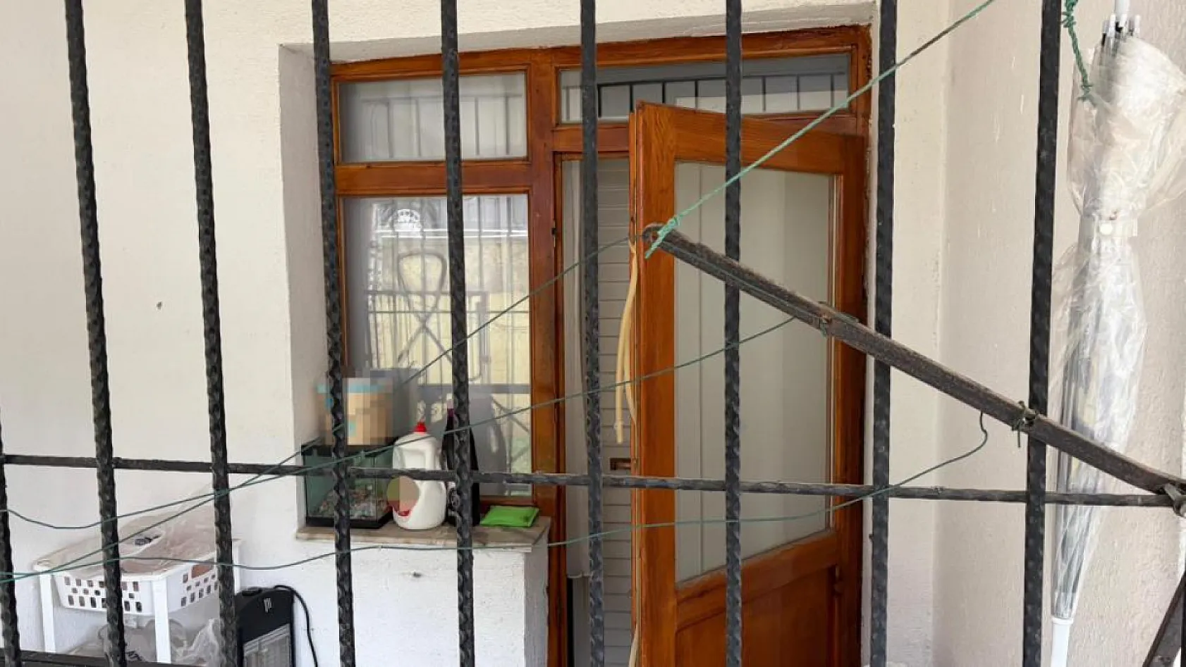 Cinnet geçiren koca, eşini kızını ve annesini öldürdü