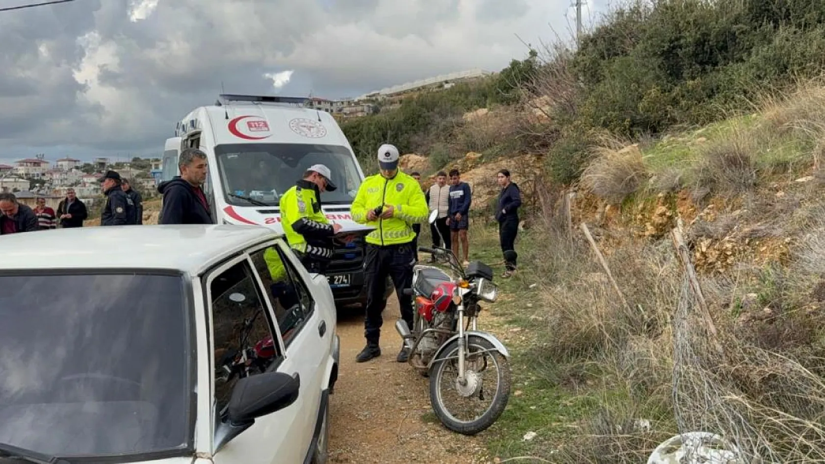Motosiklet uçuruma yuvarlandı: 2 yaralı