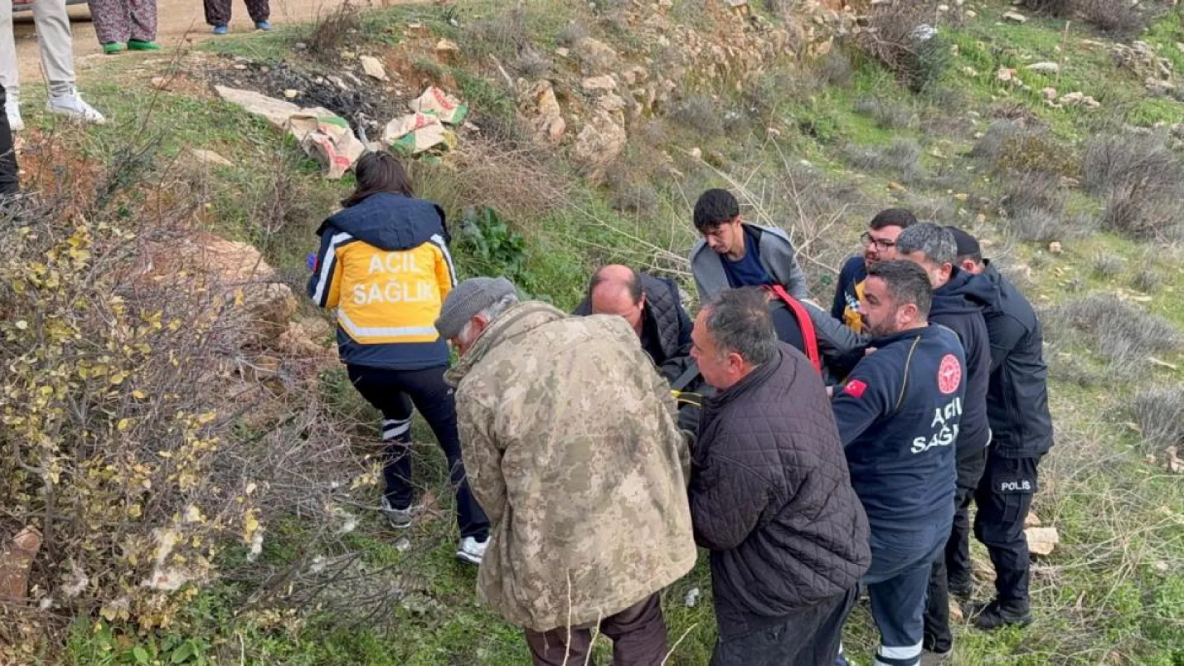 Motosiklet uçuruma yuvarlandı: 2 yaralı