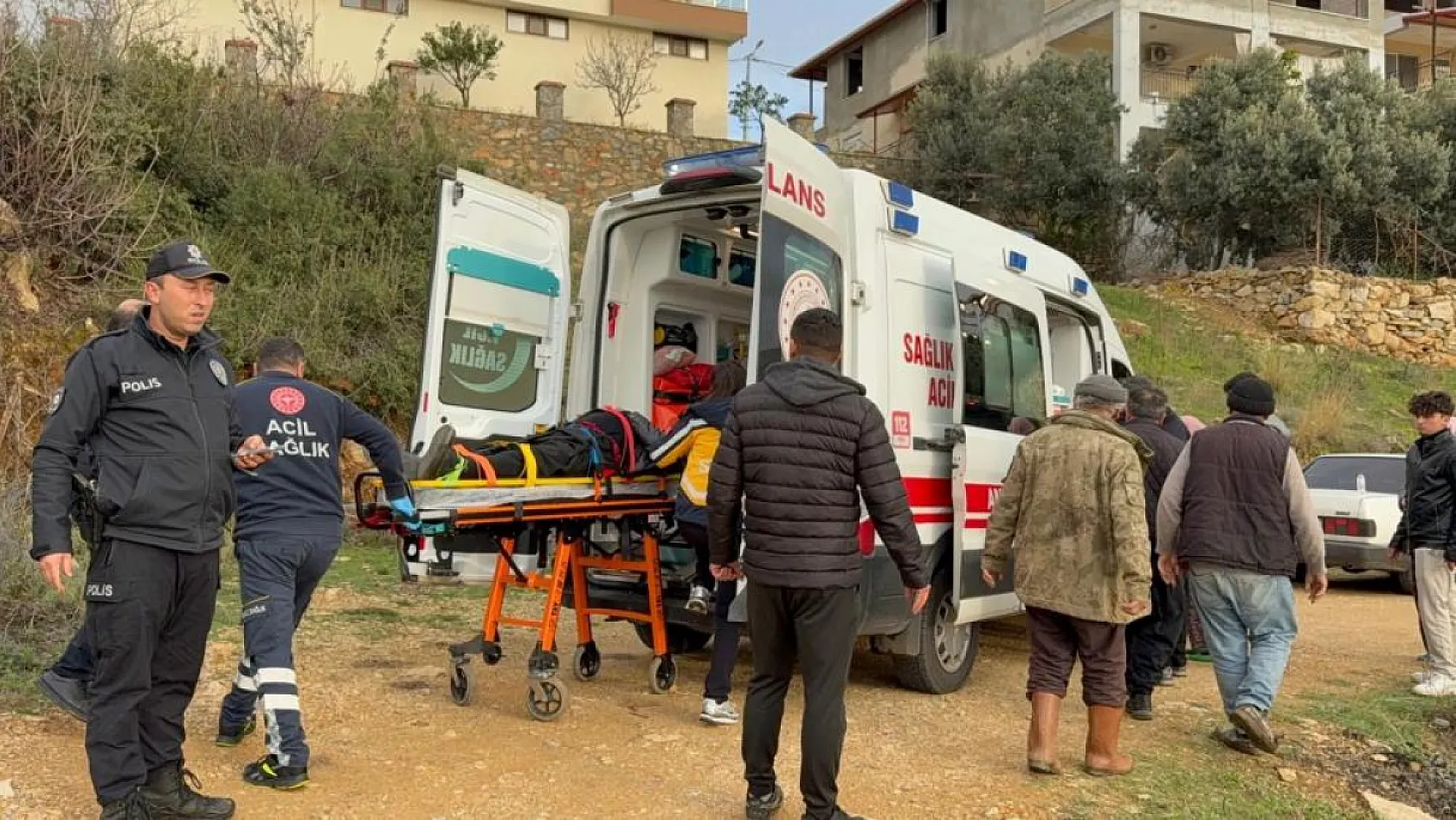 Motosiklet uçuruma yuvarlandı: 2 yaralı