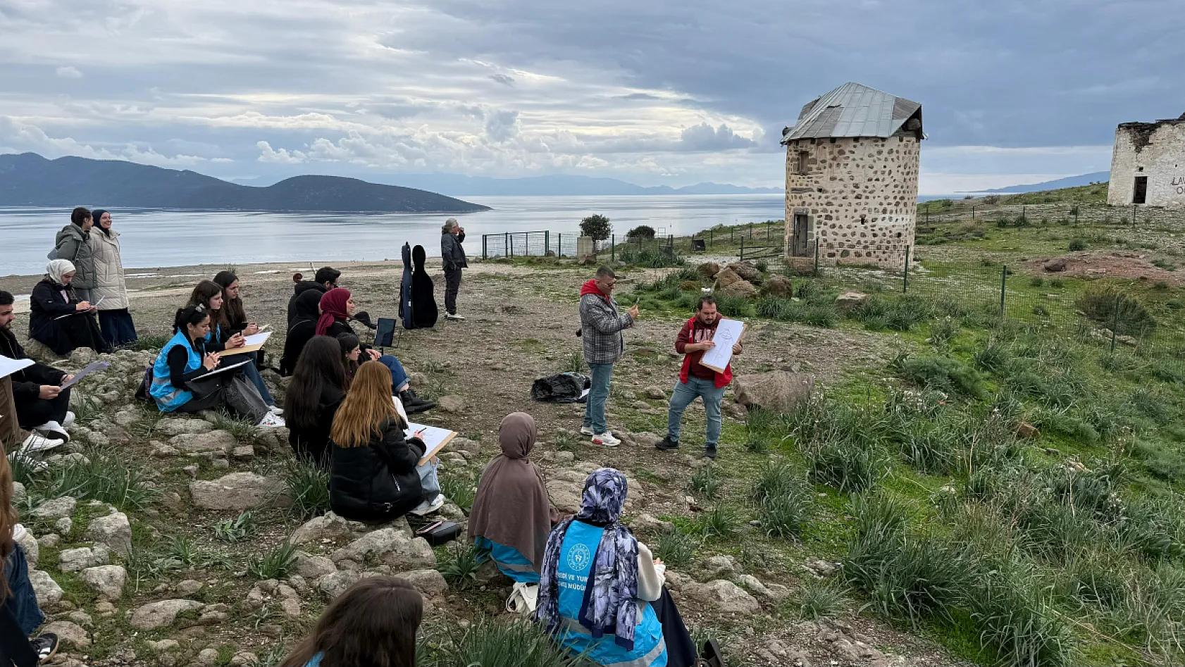 Menteşe'nin gönüllü gençleri Bodrum'da sanata doydu