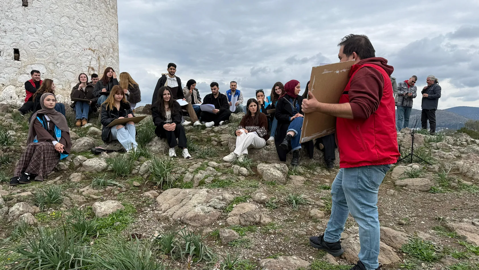 Menteşe'nin gönüllü gençleri Bodrum'da sanata doydu