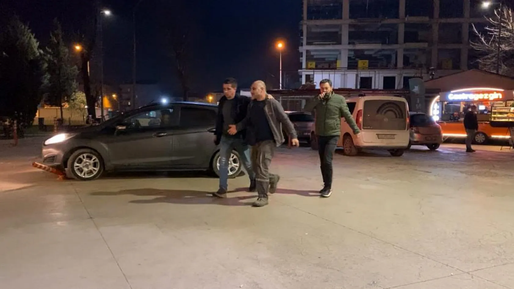 Alacak-verecek kavgası kanlı bitti, enişte dehşet saçtı