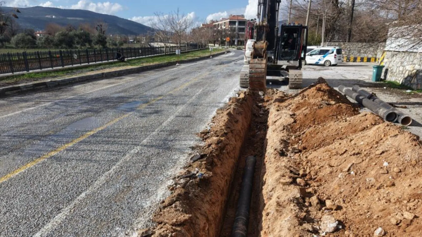 Karabağlar Yaylası girişinde içme suyu hat yenilemesi yapılıyor