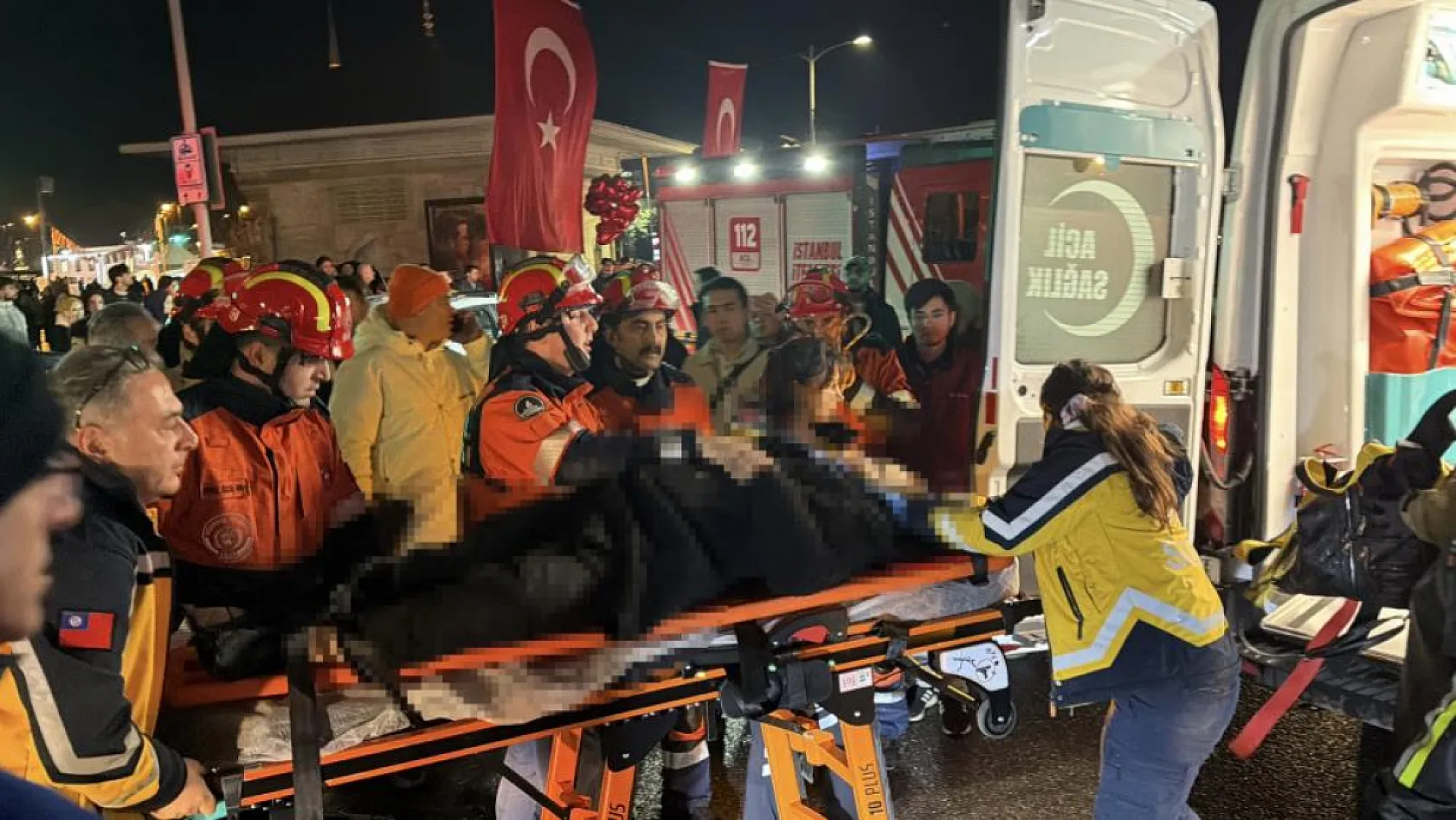 Feci kaza: Karşıya geçmek isteyen kadın kamyonun altında kaldı