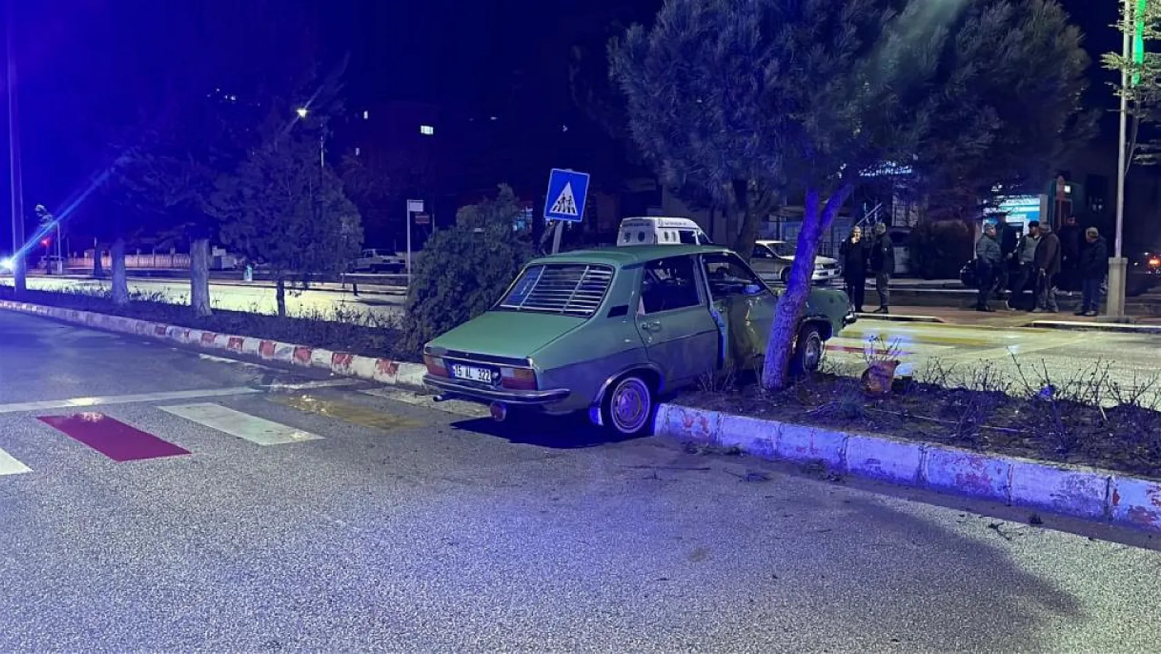 Otomobil yayalara çarptı: 3 yaralı