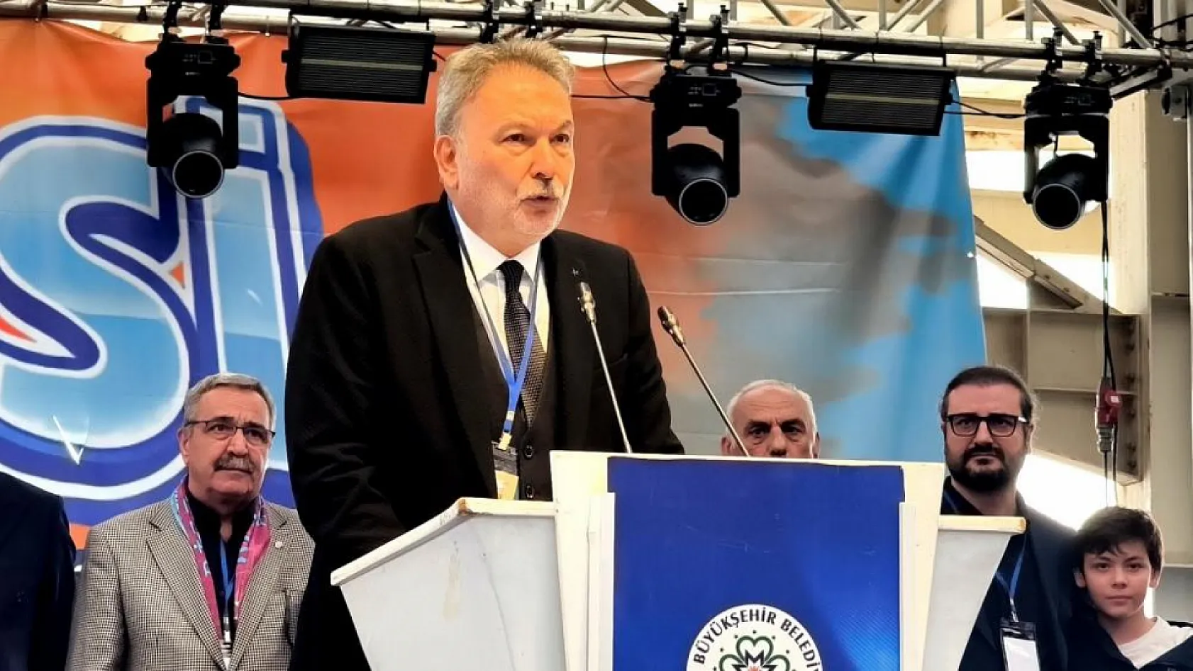 Muğla'da Karadeniz rüzgarı: 5 ton hamsi ikram edildi