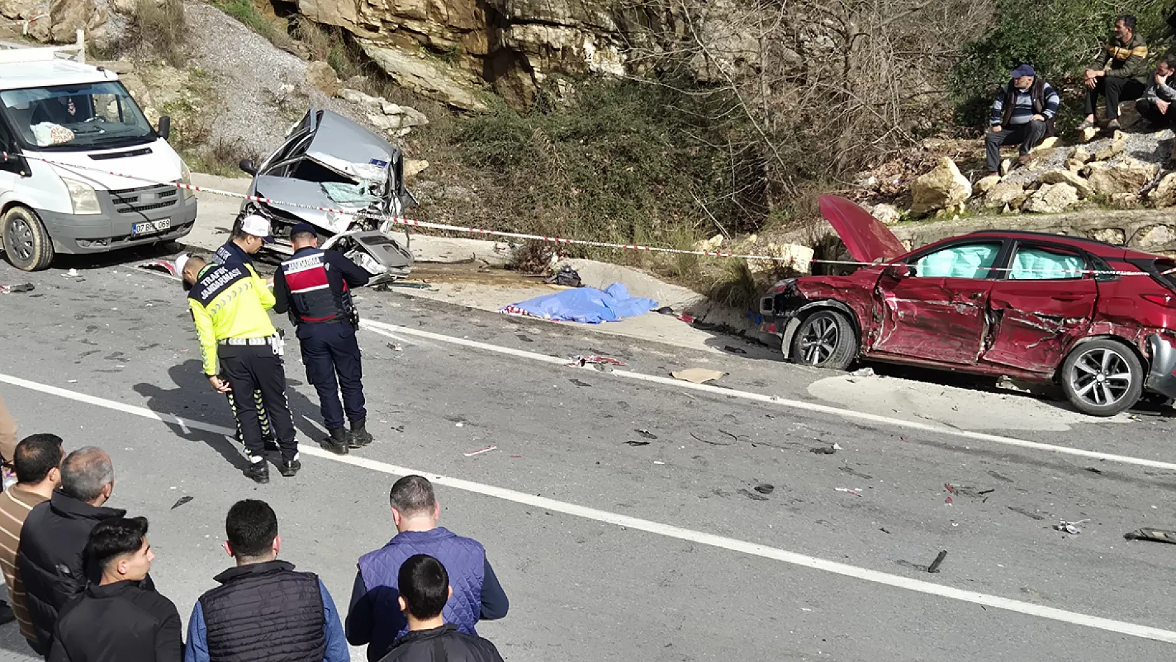 3 araçlı zincirleme kaza: 1 ölü, 3 yaralı
