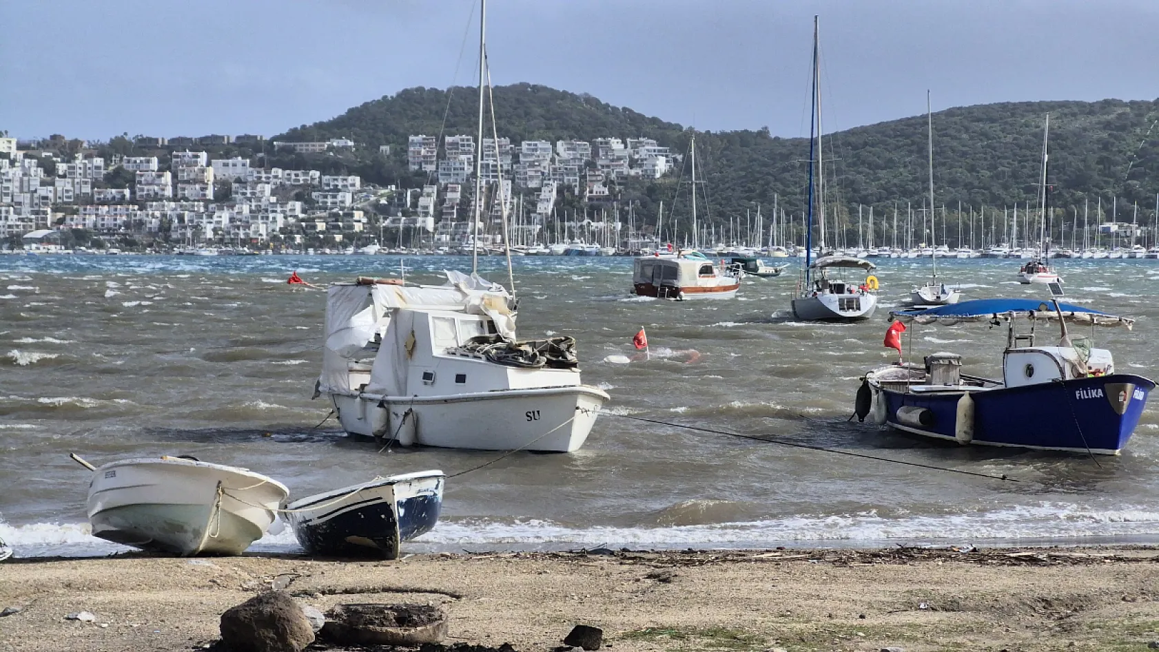 Bodrum'u kuvvetli fırtına vurdu