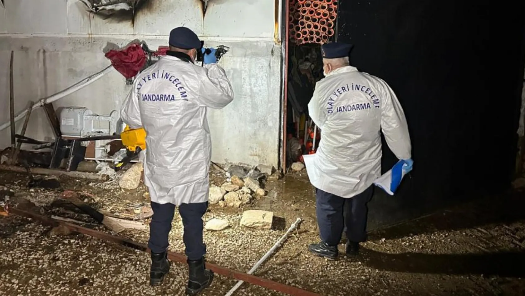Prefabrik evde çıkan yangında karı-koca hayatını kaybetti