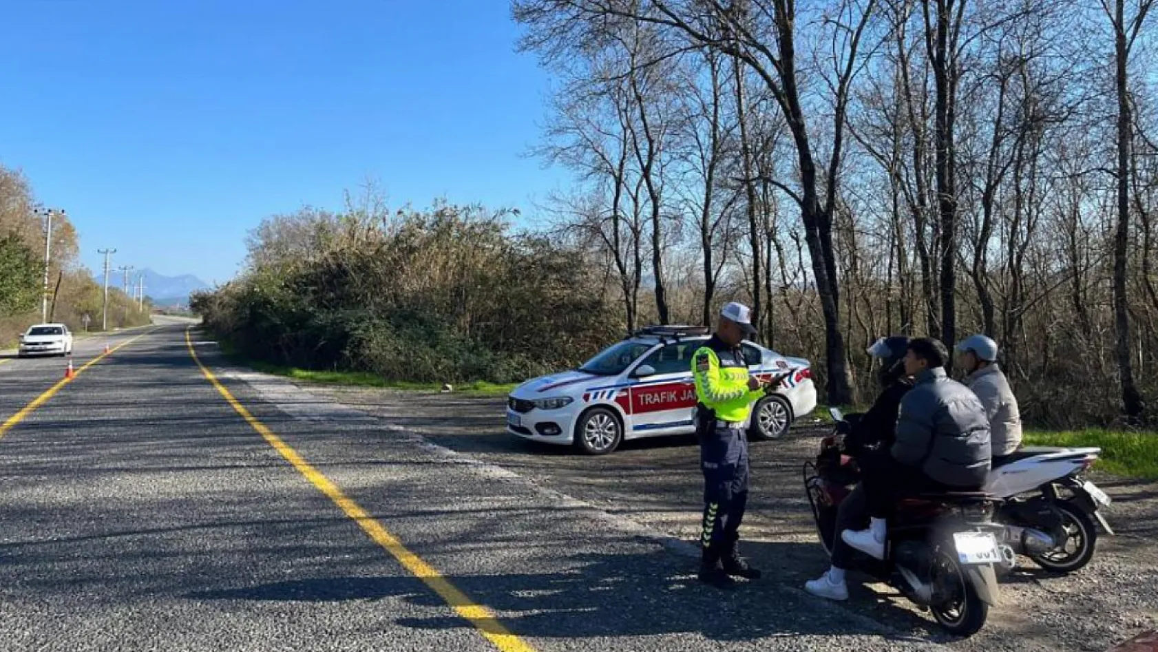 Muğla'da Jandarma denetimlerinde çeşitli suçlardan aranan 35 şahıs tutuklandı