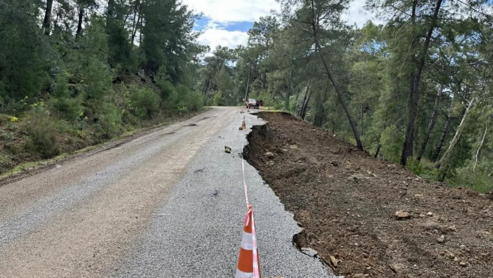 Muğla Gökbel yolu geçici olarak ulaşıma kapatıldı