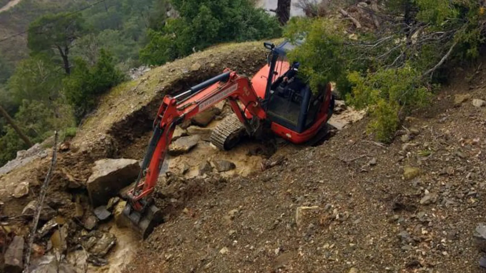 MUSKİ, Muğla genelinde etkili olan yoğun yağışlara anında müdahale ediyor
