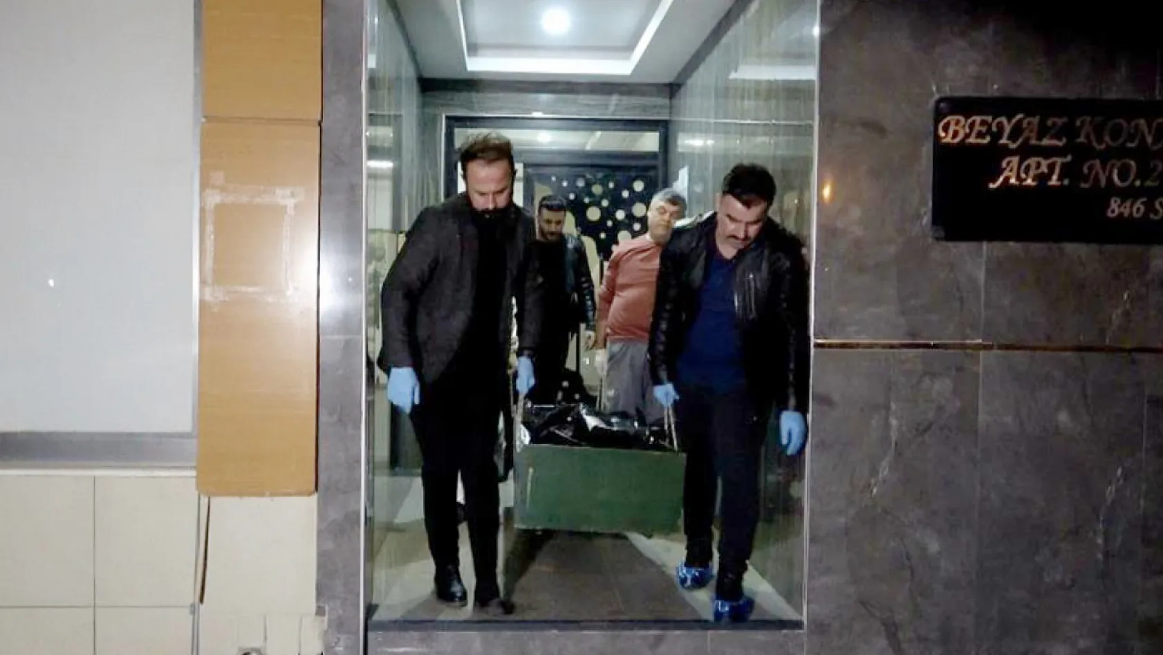 İnternette tanıştığı genç tarafından bıçaklanarak öldürüldü