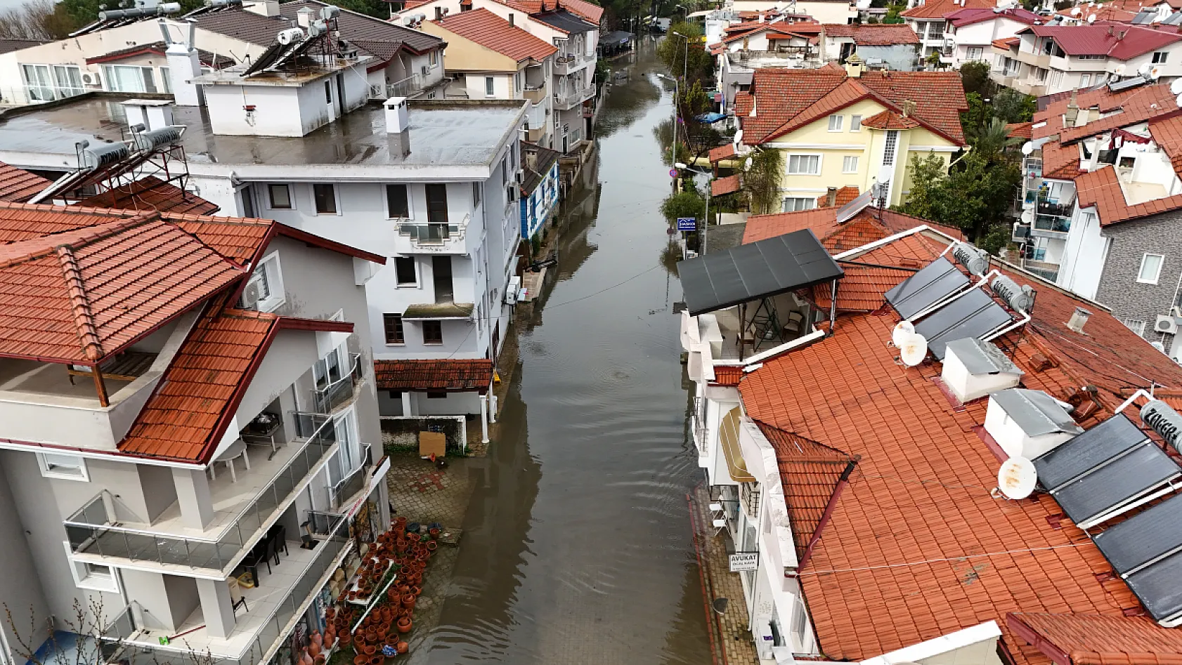 Köyceğiz Göl'ü taştı, ilçe Venedik'e döndü
