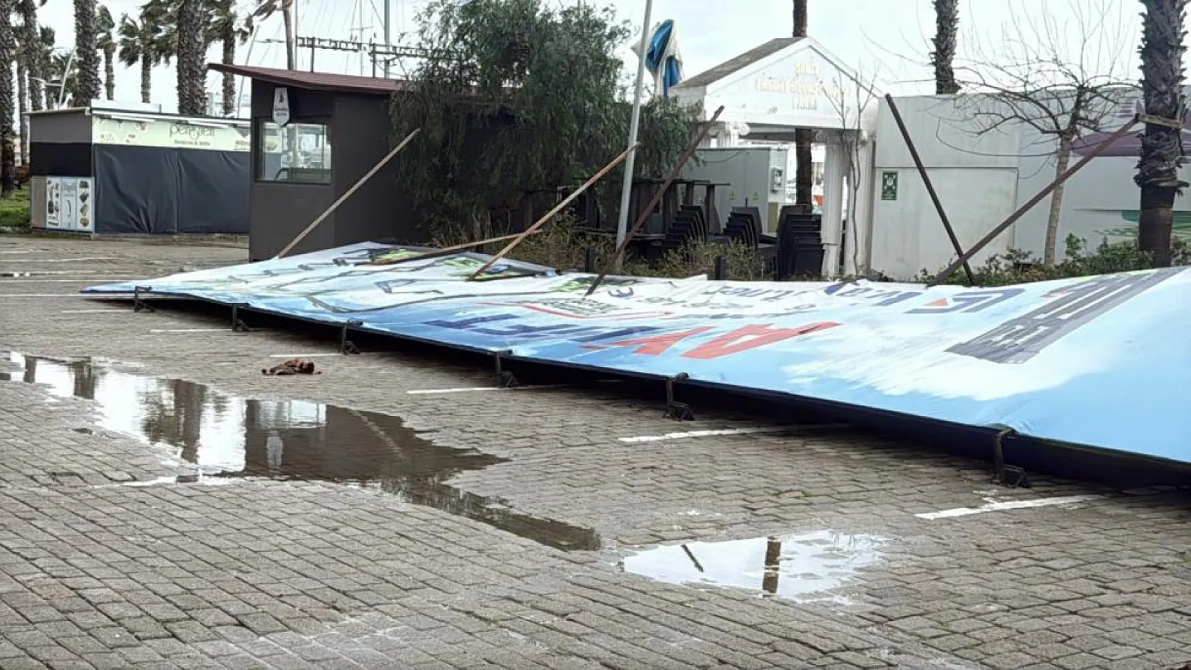 Bodrum sahili savaş alanına döndü: 'Fırtına işletmeleri yerle bir etti'