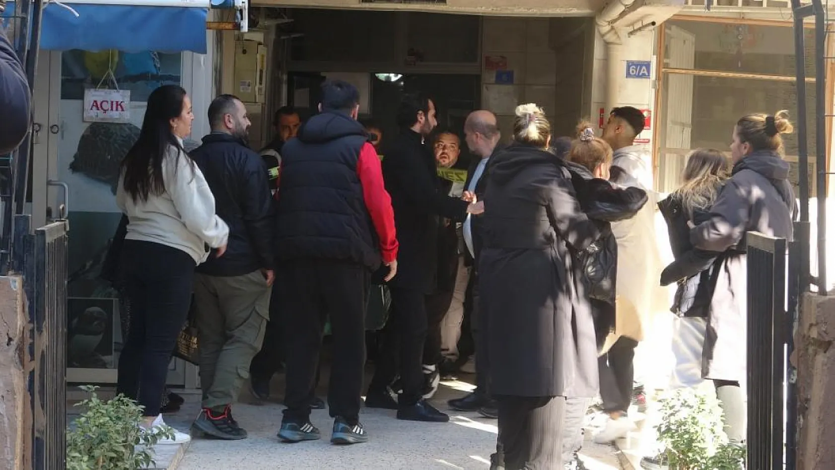 Cenaze aracını 'Özgür bunu bize nasıl yaptın' diyerek yolladı